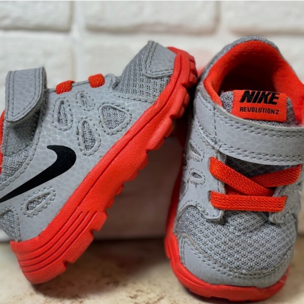 Nike Revolution 2 SZ 4C Toddler Infant Baby Sneakers Gray Red
